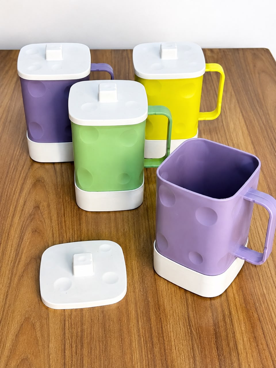 Leeno Plastic Cup With Cover